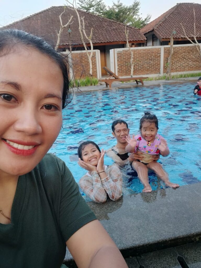 Kolam renang hotel shankara borobudur
